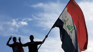 Après la décision de la Haute Cour d'Irak, hier, mercredi, de ne pas avoir le pouvoir légal de dissoudre le Parlement, les observateurs ont décrit la décision comme augmentant le risque de la crise politique sans précédent qui a duré 11 mois dans le pays. L'arrêt de la Cour suprême fédérale stipule qu'elle n'a pas le pouvoir, en vertu de la Constitution irakienne, de dissoudre le Conseil législatif, une des principales exigences du religieux chiite Moqtada al-Sadr.