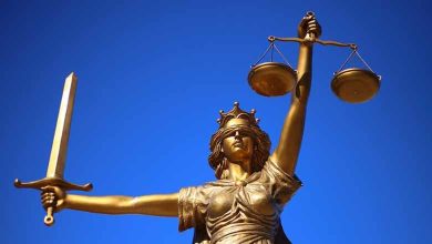 Il tente d'arnaquer ses parents avec une fausse facture et se retrouve devant le tribunal