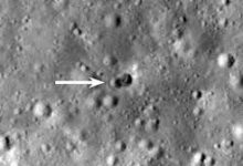 La NASA annonce qu'une mystérieuse fusée a frappé la lune et a formé 2 cratères
