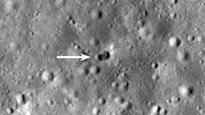 La NASA annonce qu'une mystérieuse fusée a frappé la lune et a formé 2 cratères