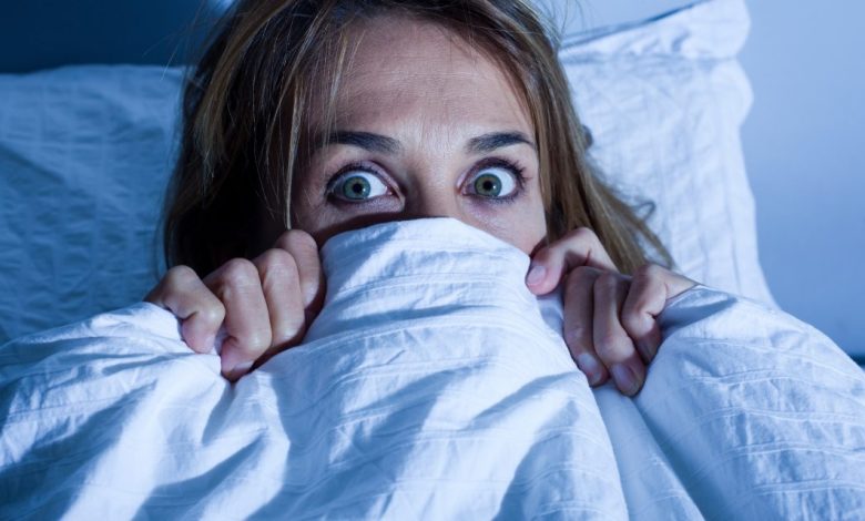 Santé : Dormir dans cette position réduirait le risque de faire de mauvais rêves