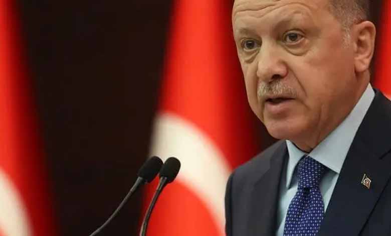 Erdoğan promulgue de nouvelles lois pour réprimer la dissidence dans les médias avant les élections