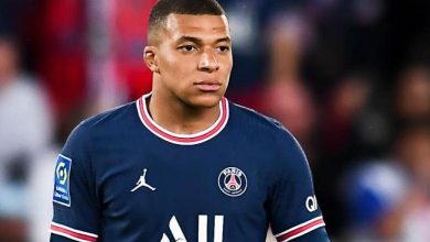 PSG: Wayne Rooney tacle sévèrement Kylian Mbappé