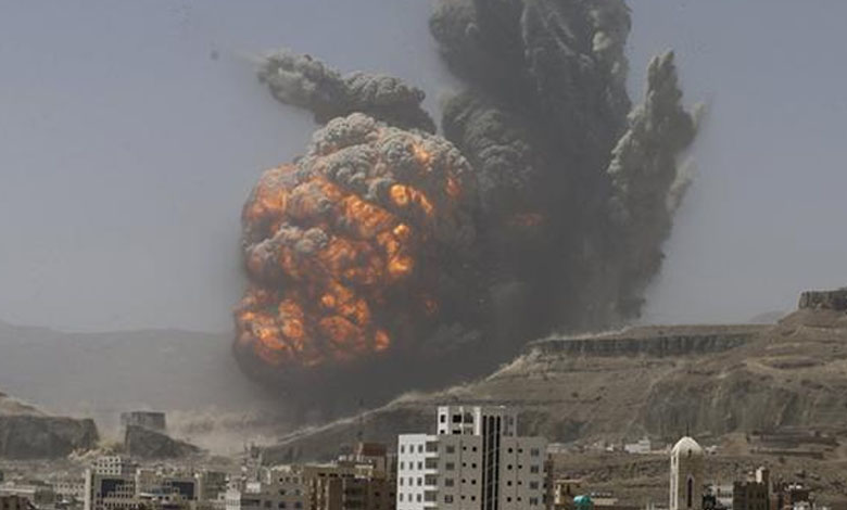 Une énorme explosion secoue la capitale Sanaa... qu'est-ce que les milices des Houthis ont à voir avec ?