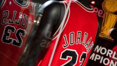 Le maillot du basketteur Michael Jordan vendu pour une somme record