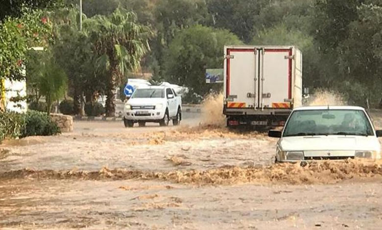 Antalya coule... l'infrastructure turque n'arrive pas à absorber les pluies et les rues sont transformées en lacs