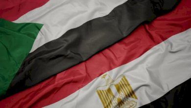 Egypt plays important role in solving Sudan crisis, Sudanese analyst reveals In light of the current crisis in Sudan, Egypt called on all Sudanese parties in the country during this period to affirm Cairo's commitment to the security and stability of Sudan in light of the many crises facing the country. Many different forces saw this as a strong move to face the challenges and that all Sudanese forces must respond for the sake of the country. Egyptian Interest Several reports confirmed that Egypt is interested in the Sudanese side as a strategic depth for Egypt, especially since the Sudanese parties are showing Cairo's vision to resolve the crisis in Sudan. The Egyptian call for dialog also indicates and is of great importance to bring the points of view closer between the Sudanese parties. What are the solutions? Sudanese political analyst, Mohamed Al-Tayeb, says that the Egyptian initiative came to affirm that Cairo is keen on the security and stability of Sudan, especially that the transitional phase witnessed many tensions, and that the Sudanese issue is not far from Cairo. He noted that Egypt aims to achieve stability in Sudan, and because Egyptian national security is linked to Sudanese national security, clarifying that Egypt has done a lot to the Sudanese people, and will actively contribute to pushing the Sudanese to agree and unite one word with the armed forces. The Sudanese political analyst added that the main crisis in Sudan is the delay in the elections in Sudan, which means the spread of party chaos, pointing out that there is a total collapse in Sudan, and the important issue is the homeland, since the outbreak of the great revolution, it was subsequently marred by confusion, and the instability in Sudan is caused by foreign intervention. The complexity of the political landscape in Sudan is very different than in the past; Because the main players in the arena have sought the help of foreign and regional organizations more than internal help, confirming that everyone must respond and sit at the dialog table in order to get the country out of the current major crises.