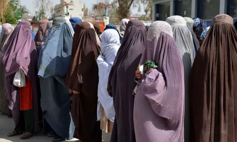 Après que les Talibans ont interdit aux femmes de travailler pour l'ONU, l'Union européenne lie son aide à l'Afghanistan