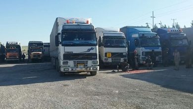 Des centaines de camions s'accumulent à la frontière d'Al-Batha - La crise reste sans solutions