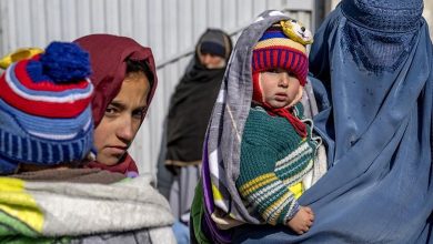 Les Talibans interdisent aux femmes et aux familles de manger dans les restaurants ou de se promener dans les parcs