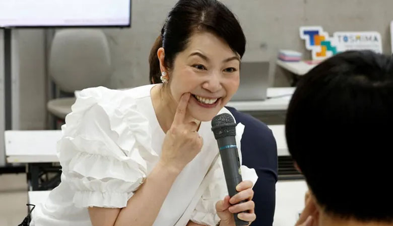 Les Japonais font appel à des enseignants pour apprendre à sourire. Qu'est-ce qui se passe ?