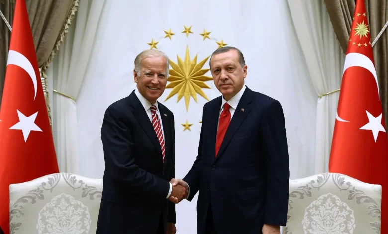 Le voyage du F-16 arrive en Lituanie... Rencontre attendue entre Biden et Erdogan