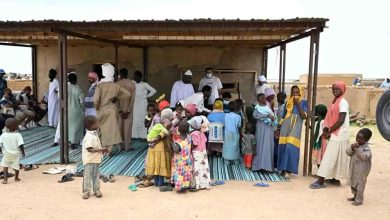 L'équipe humanitaire des EAU distribue 200 têtes de bétail aux habitants d'Amdjarass au Tchad 