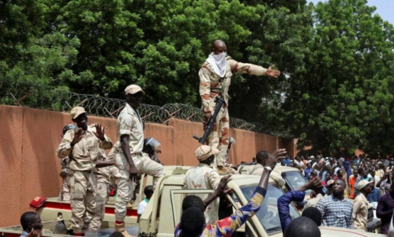 Le coup d'État au Niger fait face au rejet populaire et à l'indignation régionale 