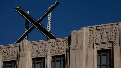 Retrait du logo X du toit du siège de Twitter suite à des plaintes