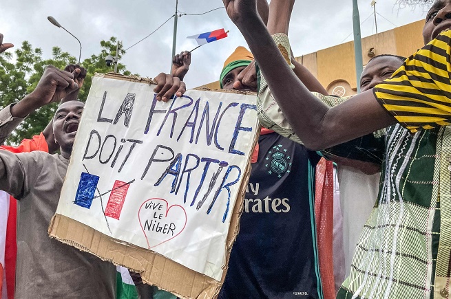 Comment les coups d'État continus en Afrique impactent-ils la présence française et quelle en est la raison?