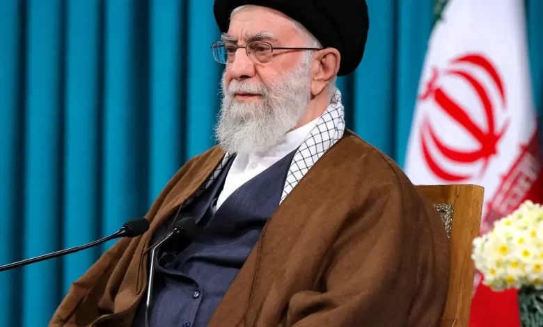 Khamenei Exploite la Crise Économique en Iran pour des Gains Illégitimes 