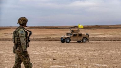 Les Forces démocratiques syriennes imposent un couvre-feu à Deir ez-Zor alors que les combats s'intensifient avec les tribus