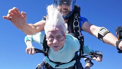 À 104 ans, une parachutiste record du monde de Guinness s'éteint