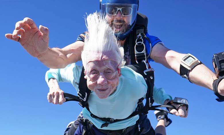 À 104 ans, une parachutiste record du monde de Guinness s'éteint