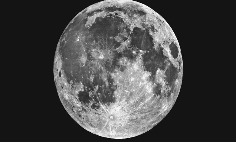 Découverte de l'âge nouveau de la Lune : des cristaux anciens révèlent des détails 