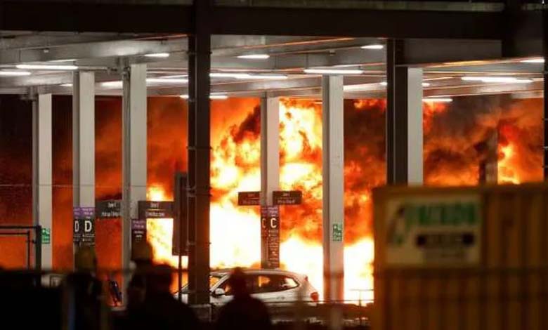 Incendie massif à l'aéroport de Londres entraîne la suspension de tous les vols 