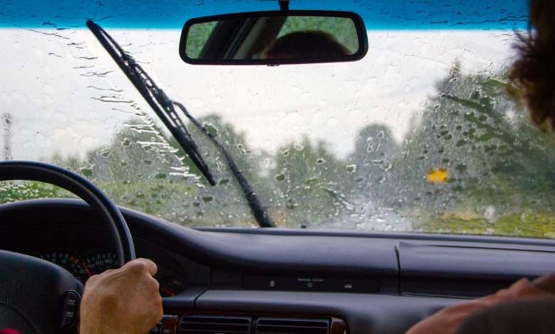 Conseils pour une conduite sûre pendant les précipitations 