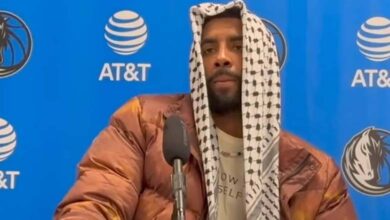 Contrairement à la position de son club... La star américaine de basketball surprend les fans avec le 'Keffieh palestinien' (Vidéo) 