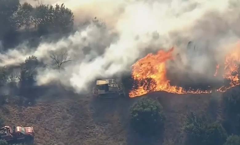 Incendie terrifiant au Texas.. la fumée noire cache le soleil