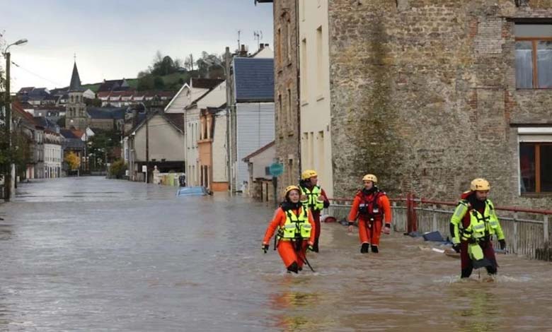 Les inondations mettent en danger 192 000 personnes et ferment 74 écoles en France