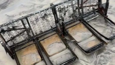 Des sièges "mystérieux" sur une plage américaine suscitent des spéculations sur leur origine