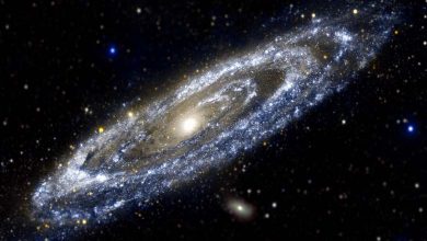 "La Femme Enchaînée" se rapproche de la Terre.. "Un Chapeau de Lumière" 