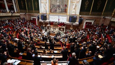 La France adopte une loi renforçant les règles pour les immigrants