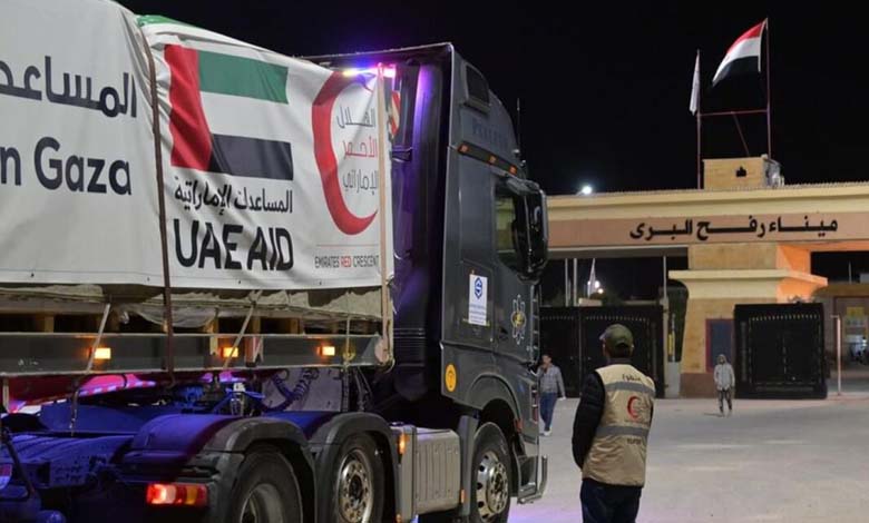 Le soutien émirati se poursuit... Dix camions chargés d'aide pour Gaza arrivent à la frontière de Rafah 