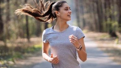 Qu'advient-il du corps lors d'une marche de 20 minutes le matin ?