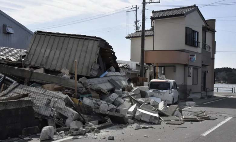 Un tremblement de terre terrifiant frappe le Japon avec des vagues de tsunami de 5 mètres 