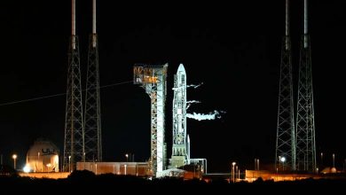 Décollage d'une Fusée Transportant un Atterrisseur Américain vers la Lune