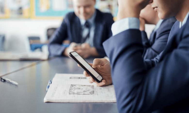 Les écoles d'Angleterre interdisent aux élèves d'utiliser les téléphones portables 