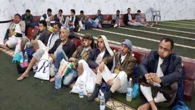 Manipulation des religions : Retarder la prière du Maghreb et Propager l'activité sectaire dans les mosquées - L'un des derniers crimes des Houthis