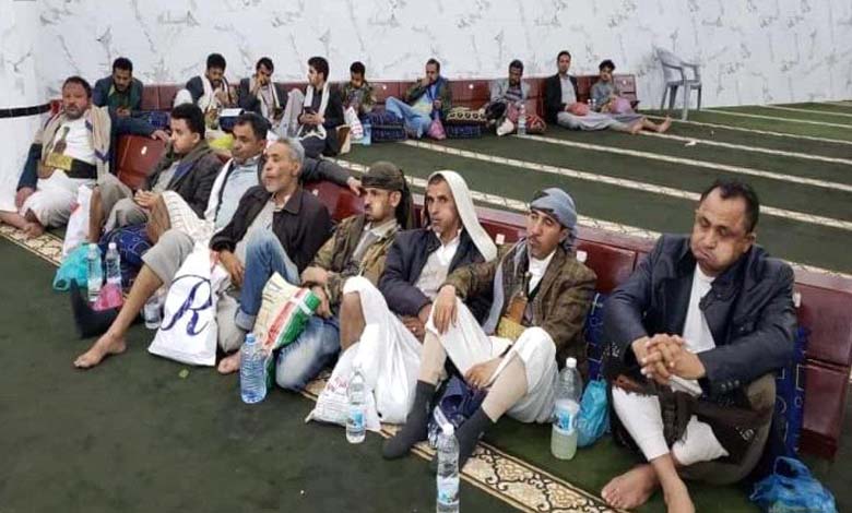Manipulation des religions : Retarder la prière du Maghreb et Propager l'activité sectaire dans les mosquées - L'un des derniers crimes des Houthis