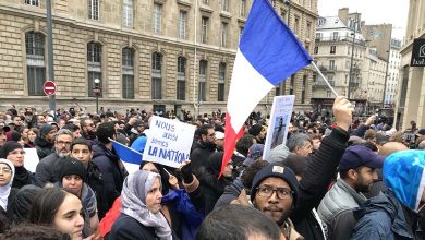 20 ans après la loi sur la laïcité dans les écoles françaises, le débat n'est pas apaisé