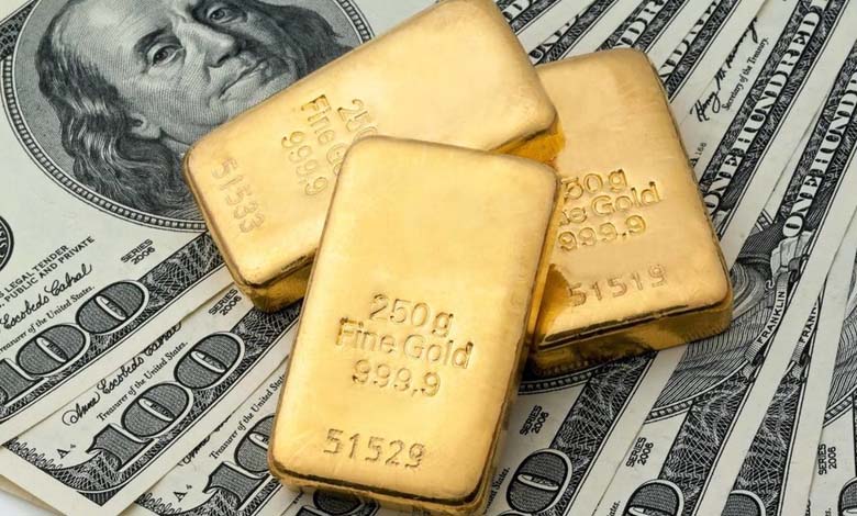 Hausse des prix de l'or avec la baisse du dollar