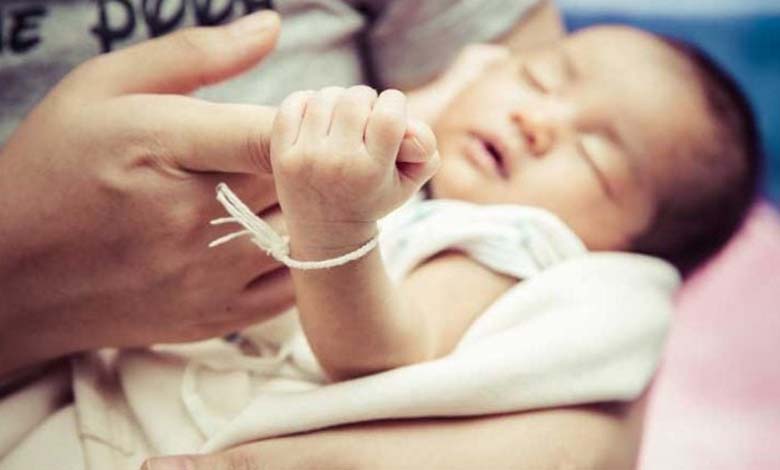 Avec la baisse des naissances au Japon... Une entreprise locale arrête la production de couches pour bébés