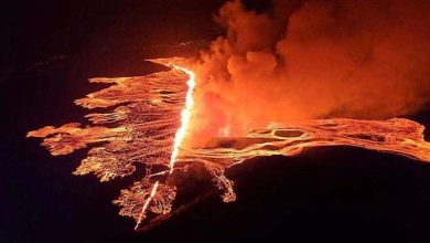 Pour la quatrième fois... le volcan islandais continue de rugir et de cracher des laves