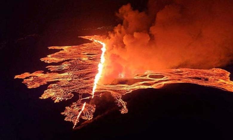 Pour la quatrième fois... le volcan islandais continue de rugir et de cracher des laves
