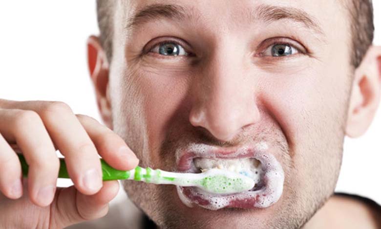 Ne pas se brosser les dents conduit à une maladie mortelle et grave