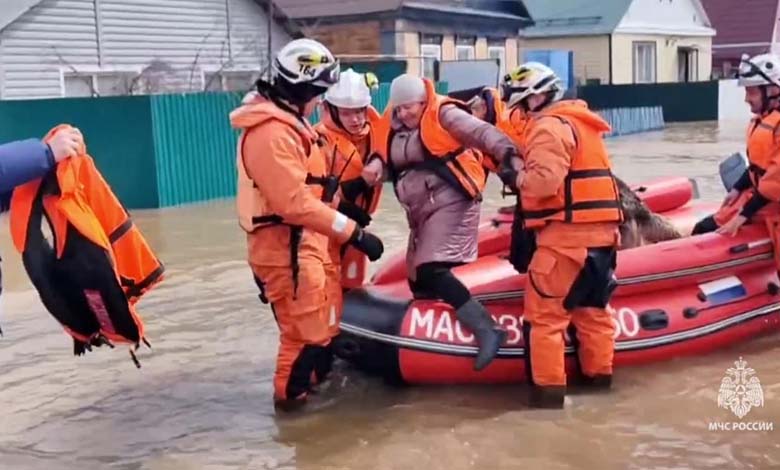 Fonte soudaine de la neige submergeant 10 000 maisons en Russie