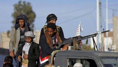 Un analyste yéménite révèle la grande corruption dans les secteurs des partisans des Frères musulmans et des Houthis