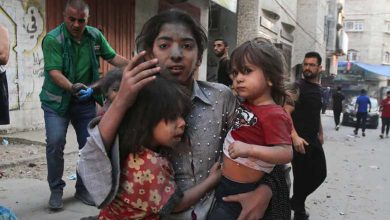 Au milieu du feu et de la destruction, les enfants de Palestine paient le prix des horreurs de la guerre et cherchent de la nourriture