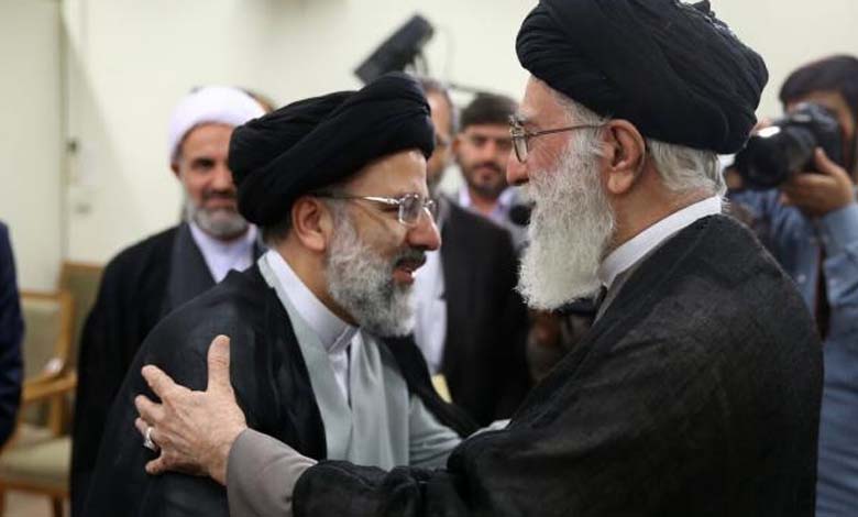 Le fils de Khamenei, « l'homme de l'ombre », en lice pour la succession après la mort de Raïssi
